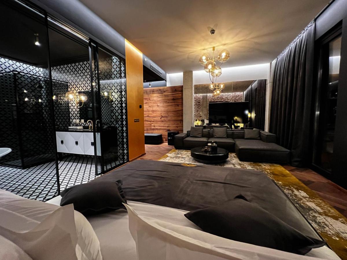 Hotel Mandarin Club House à Batoumi Extérieur photo
