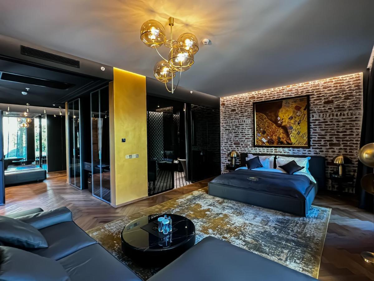 Hotel Mandarin Club House à Batoumi Extérieur photo