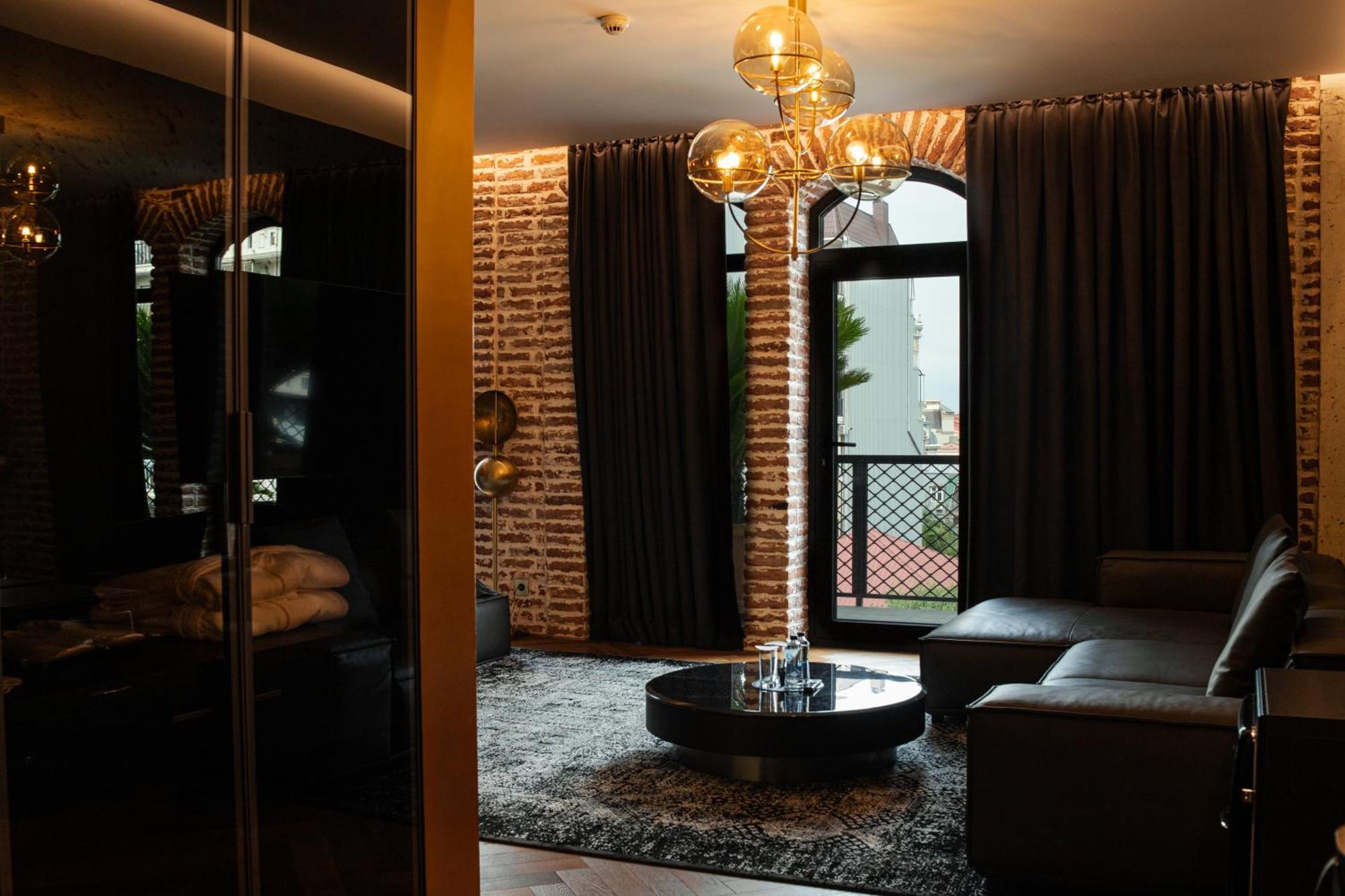 Hotel Mandarin Club House à Batoumi Extérieur photo